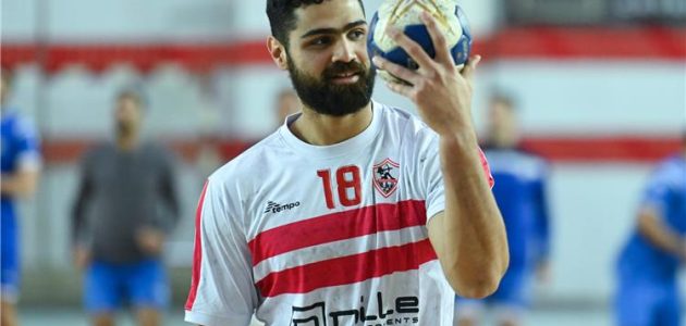 إصابة قوية للاعب يد الزمالك أمام سموحة.. ونقله إلى المستشفى